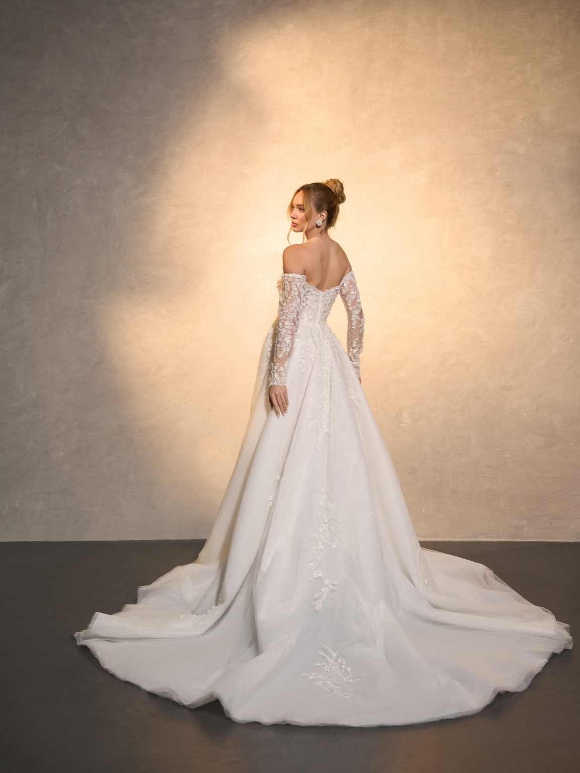 Vestido de casamento elegante  - Embroidery Online Designs avaliação e preço