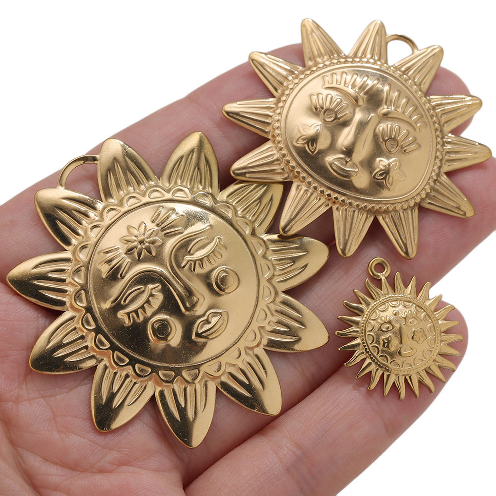 5 Peças de Pingentes Dourados  - Embroidery Charm avaliação e preço