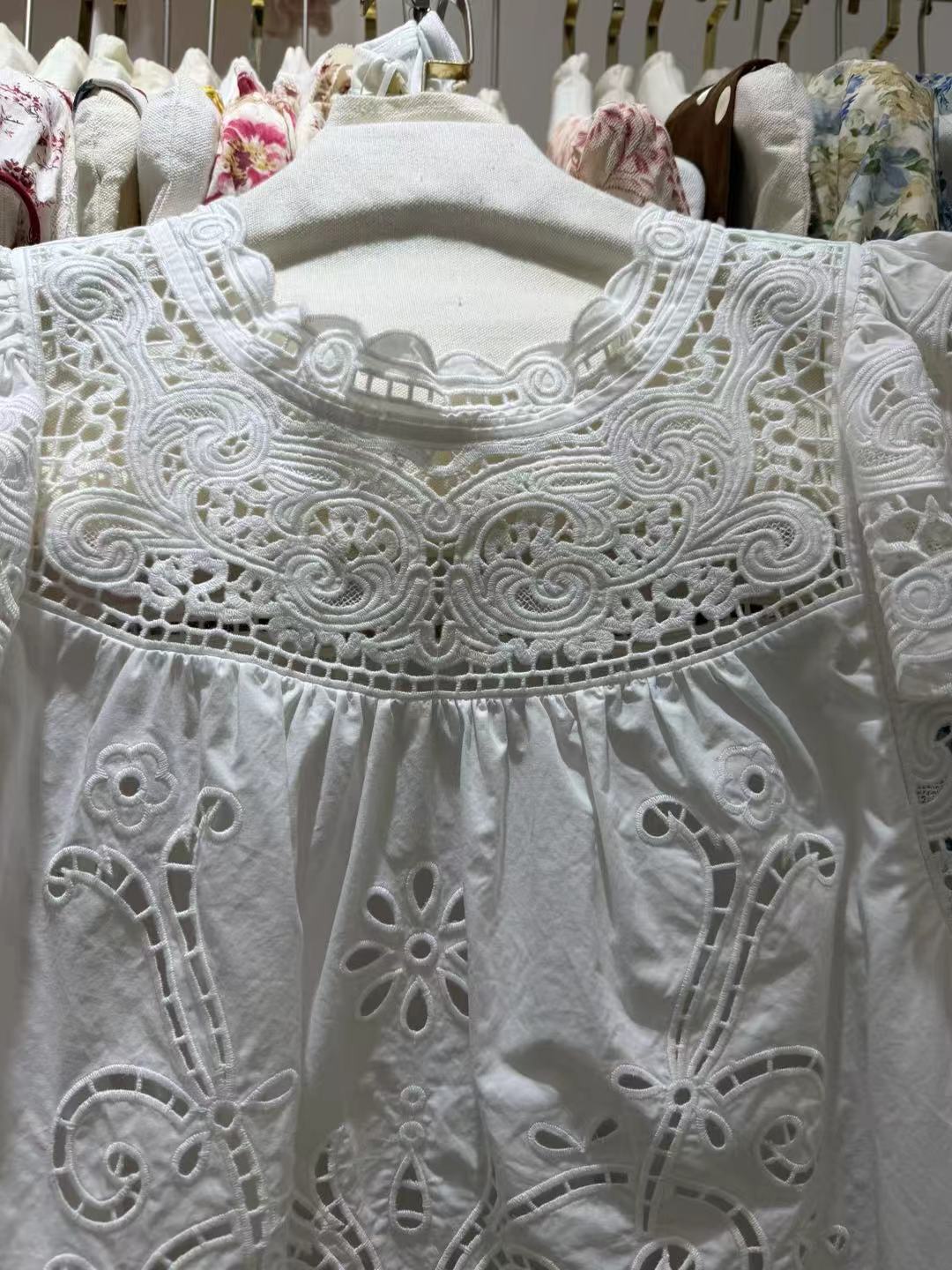 Camisa Feminina de Algodão com - Embroidery Uniform avaliação e preço