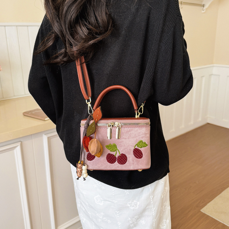Bolsa de Mão Vintage com Borda - Embroidery Charm avaliação e preço